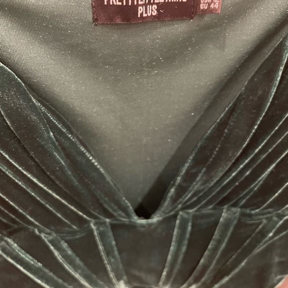 💚 Velvet Corset Dress - Picture 4 of 8